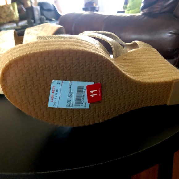 Sexy MK Damita Wedge, METALLIC EMBOSSED LEATHER in Pale Gold! NWT, never worn! - Picture 3 of 4